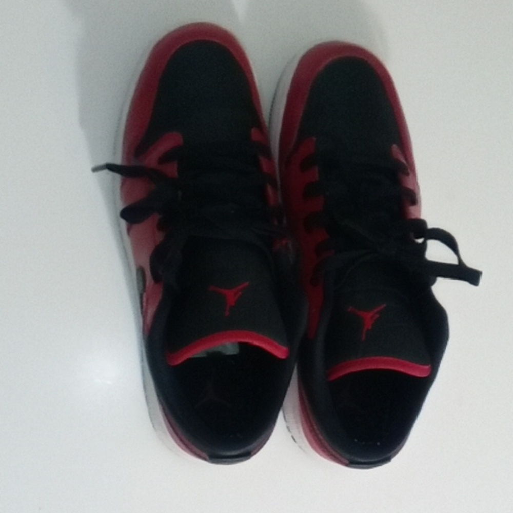 Nike Men's Black and Red Sneakers